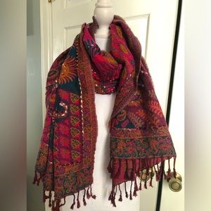 Women’s multicolored scarf.